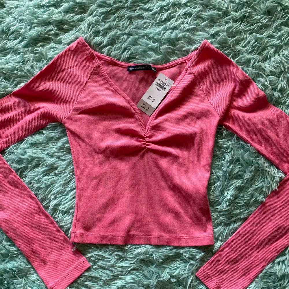Woman’s Abercrombie and Fitch top. Extra small 💕